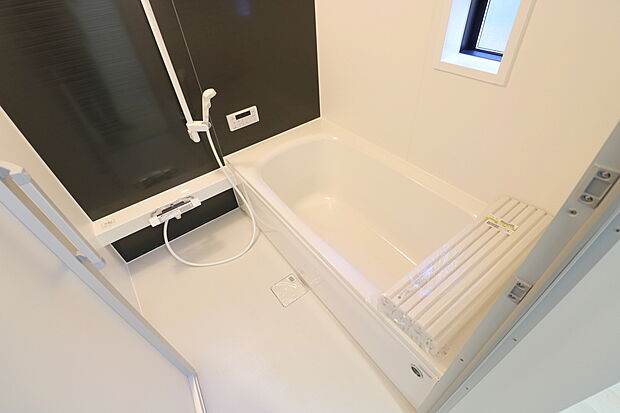 【2号棟/浴室】一坪の広々とした浴室でリラックス♪浴室喚起暖房乾燥機付きと機能的です！