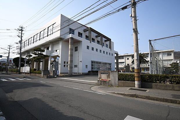 八万中学校(約650m)