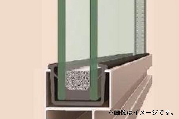 【Low-E複層ガラス】浄水器が内蔵された水栓。シャワーホースが伸びるのでシンク回りのお掃除も便利です。
※画像はイメージです。