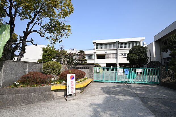 八万町南小学校(約700m)
