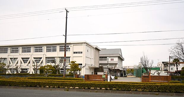 城東中学校(約1,200m)