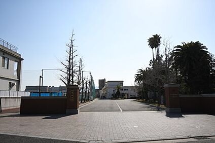 徳島市立富田中学校 徒歩744m