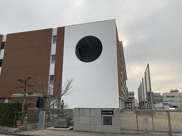 丸亀市立城西小学校(約1,300m)