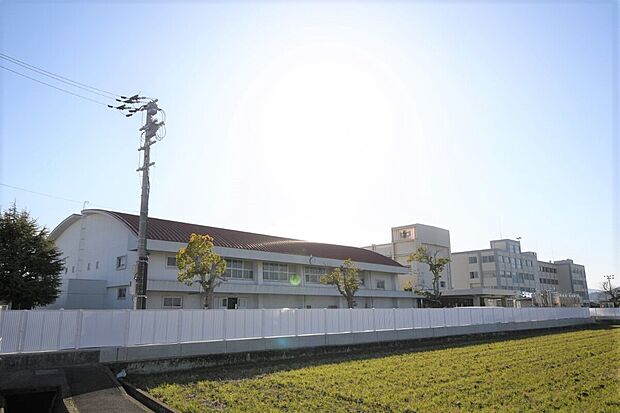 高松市立香東中学校(約2,300m)