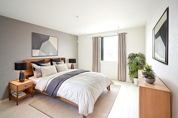 【主寝室】主寝室は広々していて安らげる空間に。バルコニーにすぐアクセスできるため、お洗濯物の片付けもらくらく♪※施工事例です。CGにて家具を配置しています