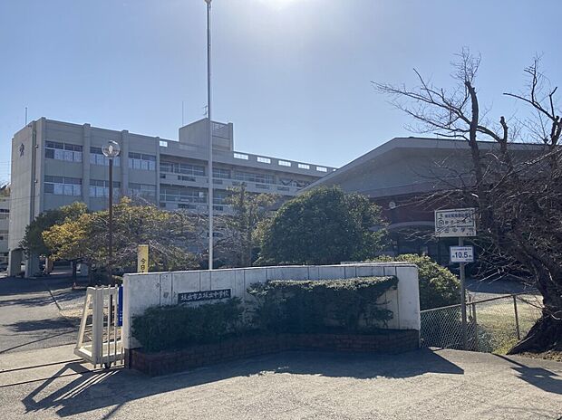 坂出市立坂出中学校（約2,600m）