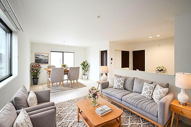 【LDK】家族が集まるリビングは広々(5)19.2帖、(6)15.1帖！キッチンからもリビングが見渡せるため、どこに居ても家族を感じ、会話もはずみますね。※施工事例です。CGにて家具を配置しています