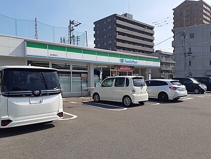 ファミリーマート 高松茜町店 徒歩624m