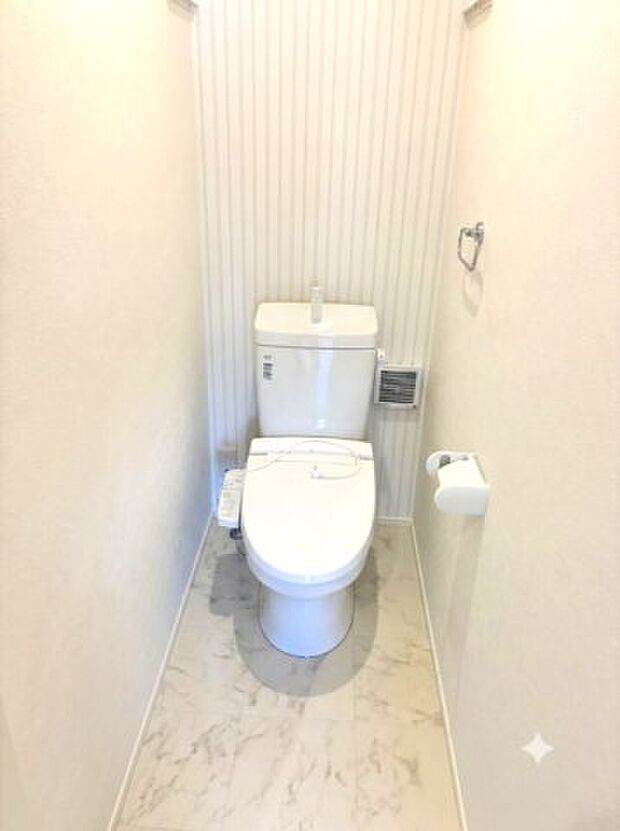 【トイレ】2階にもトイレを設置!夜間に1Fへ降りることもないのでお子様でも安心できます♪※CGにて一部修正しています。