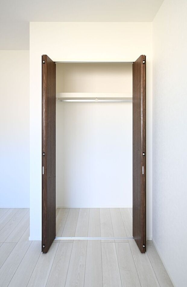 【収納】全居室収納付き！ハンガーパイプ付きなので衣類収納にぴったりです♪※施工事例です。実際とは異なります。