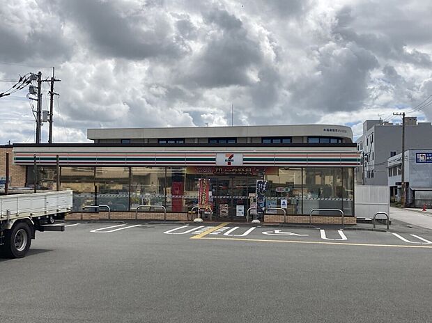 セブンイレブン高知丸池町店（約486m）