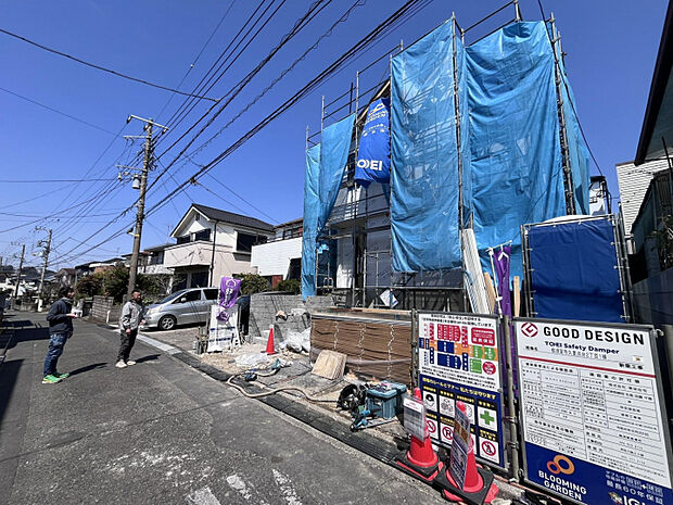 ご夫婦それぞれのお車も安心♪カースペース3台分を確保しているので、来客時や将来のライフスタイル変化にも対応できます。