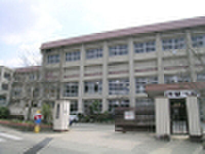 東谷中学校（約895m）