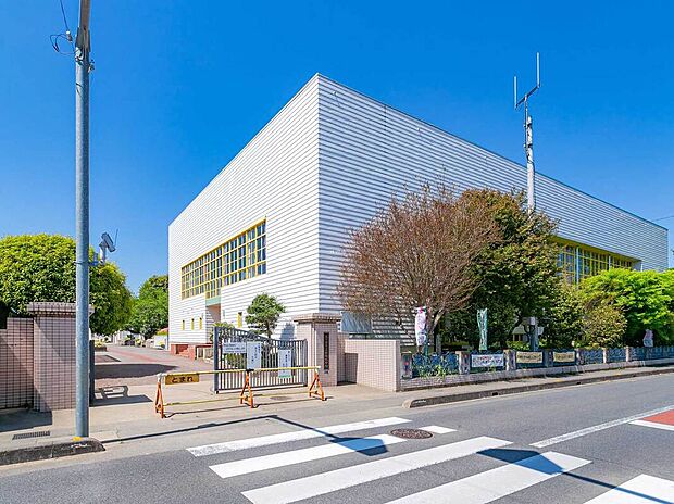 鶴ヶ島市立新町小学校(約1,300m)