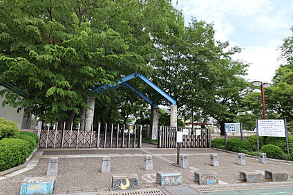 泉が丘小学校 39m