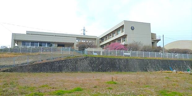 嵐山町立志賀小学校（約618m）