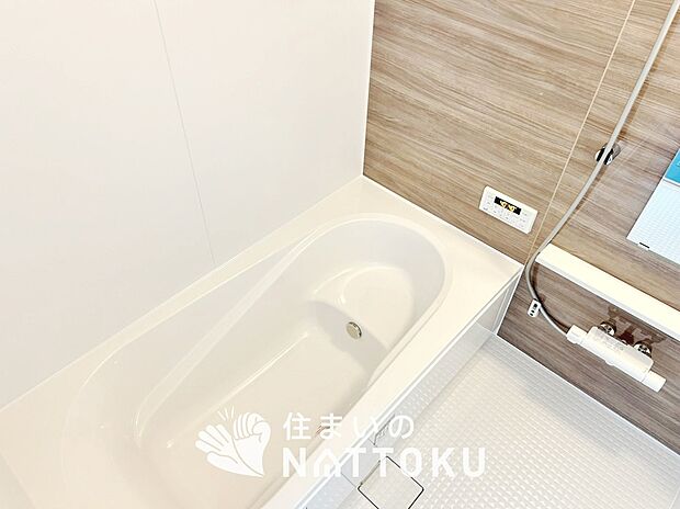 現地写真（浴室）
浴室暖房乾燥機付き。１坪タイプで広々です。