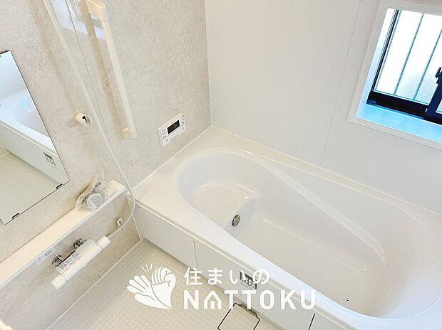 現地写真(浴室)
浴室暖房乾燥機付き。1坪タイプで広々です。