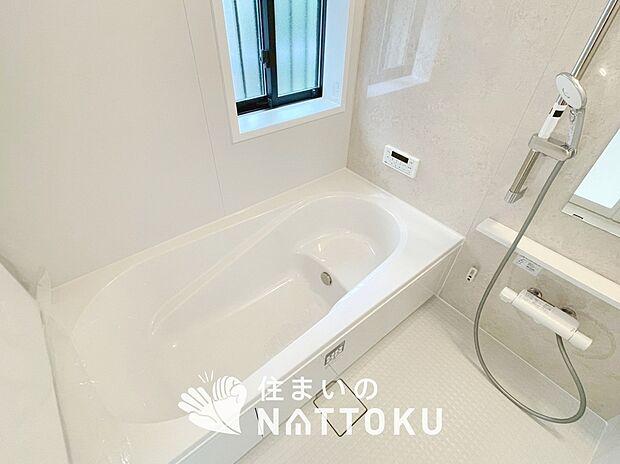 現地写真(浴室)
浴室暖房乾燥機付き。1坪タイプで広々です。