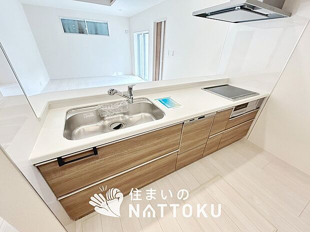 現地写真(キッチン)
収納たっぷりのシステムキッチン、浄水器付水栓を標準装備しています。