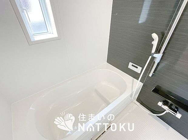 現地写真（浴室）
浴室暖房乾燥機付き。１坪タイプで広々です。