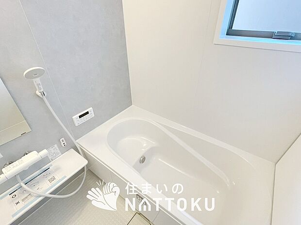 現地写真（浴室）
浴室暖房乾燥機付き。１坪タイプで広々です。