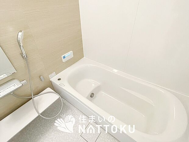 現地写真（浴室）
浴室暖房乾燥機付き。１坪タイプで広々です。