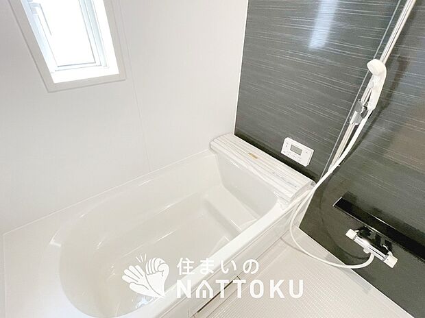 現地写真（浴室）
浴室暖房乾燥機付き。１坪タイプで広々です。