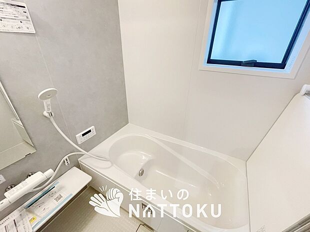 現地写真（浴室）
浴室暖房乾燥機付き。１坪タイプで広々です。