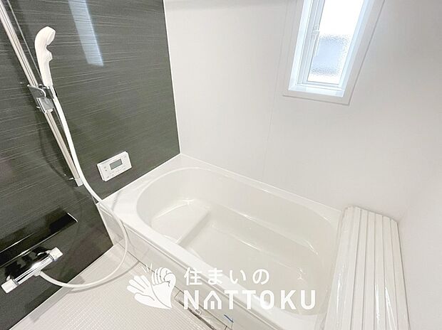 現地写真（浴室）
浴室暖房乾燥機付き。１坪タイプで広々です。