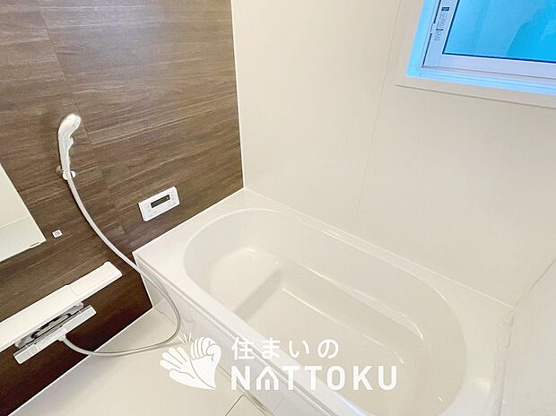 現地写真（浴室）
浴室暖房乾燥機付き。１坪タイプで広々です。