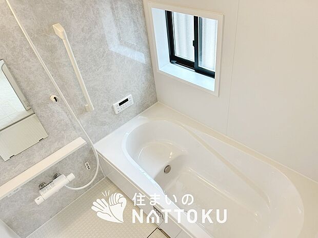 現地写真（浴室）
浴室暖房乾燥機付き。１坪タイプで広々です。