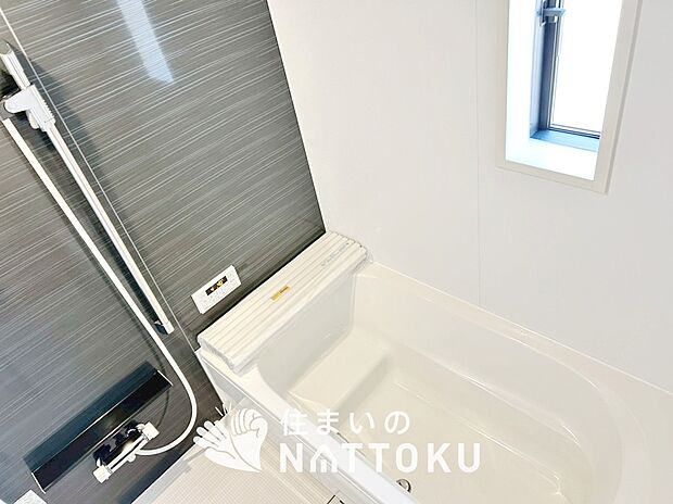 現地写真（浴室）
浴室暖房乾燥機付き。１坪タイプで広々です。