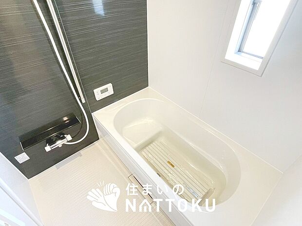 現地写真(浴室)
浴室暖房乾燥機付き。1坪タイプで広々です。