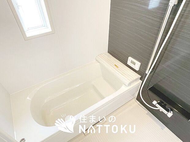 現地写真（浴室）
浴室暖房乾燥機付き。１坪タイプで広々です。