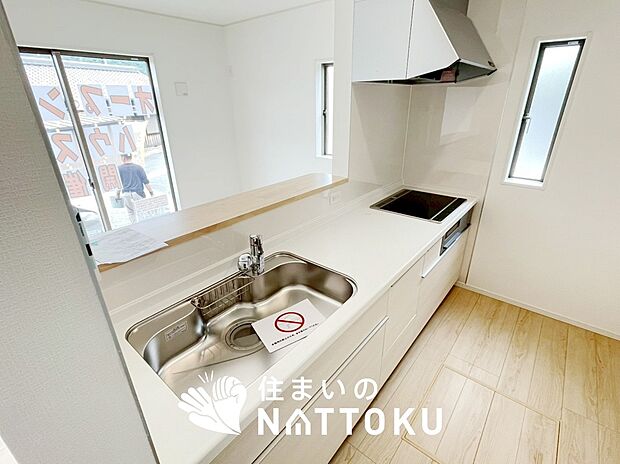 現地写真(キッチン)
収納たっぷりのシステムキッチン、浄水器付水栓を標準装備しています。