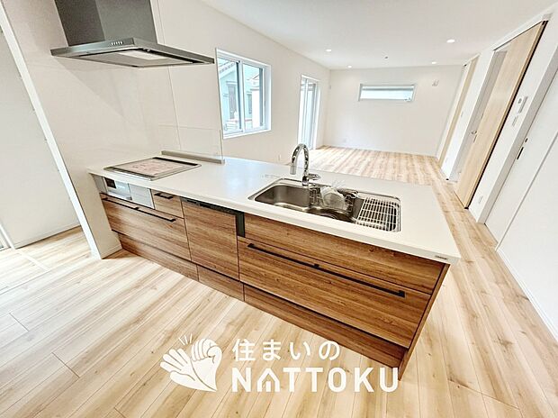 現地写真(キッチン)
収納たっぷりのシステムキッチン、浄水器付水栓を標準装備しています。