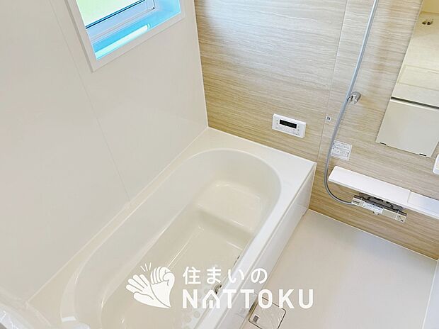 現地写真（浴室）
浴室暖房乾燥機付き。１坪タイプで広々です。