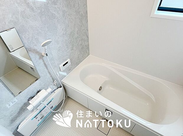 現地写真（浴室）
浴室暖房乾燥機付き。１坪タイプで広々です。