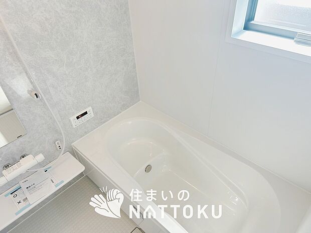 現地写真（浴室）
浴室暖房乾燥機付き。１坪タイプで広々です。
