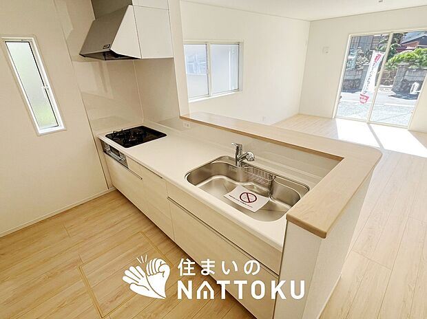 現地写真(キッチン)
収納たっぷりのシステムキッチン、浄水器付水栓を標準装備しています。