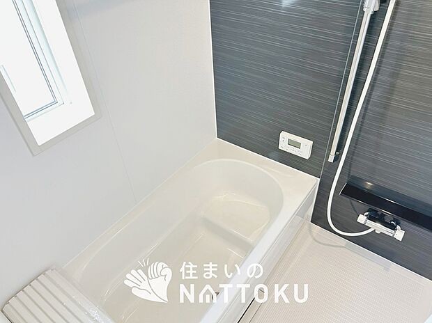 現地写真（浴室）
浴室暖房乾燥機付き。１坪タイプで広々です。