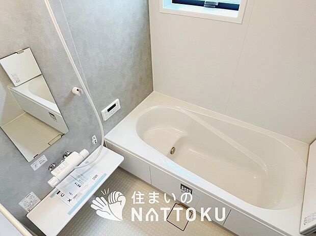 現地写真(浴室)
浴室暖房乾燥機付き。1坪タイプで広々です。