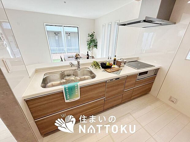現地写真(キッチン)
収納たっぷりのシステムキッチン、浄水器付水栓を標準装備しています。