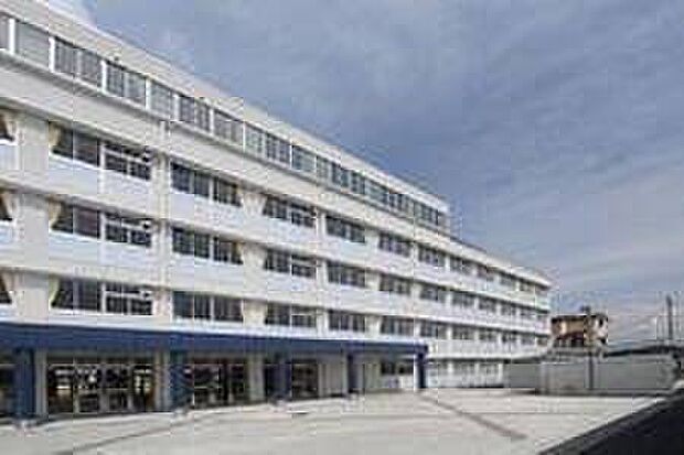 小野市立小野中学校(約1,000m)