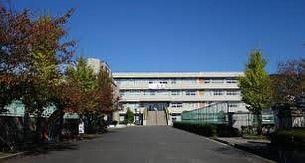 加東市立滝野中学校(約960m)