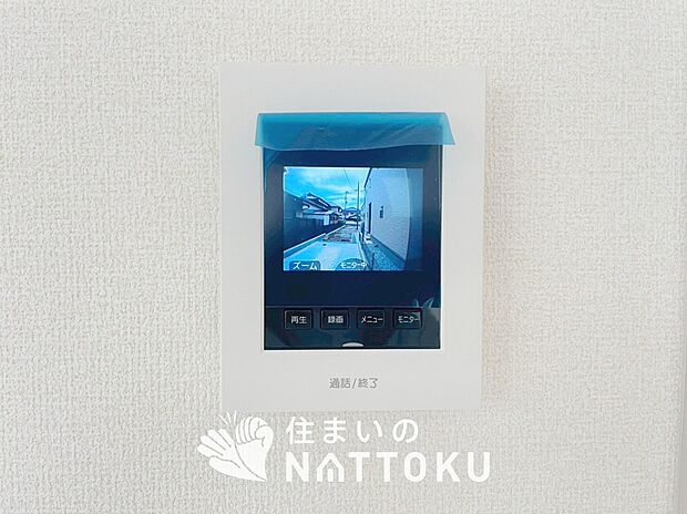 【カラーテレビドアホン】くっきり見やすいカラーモニターです。
夜でも来客者が見やすいLED照明付きです。