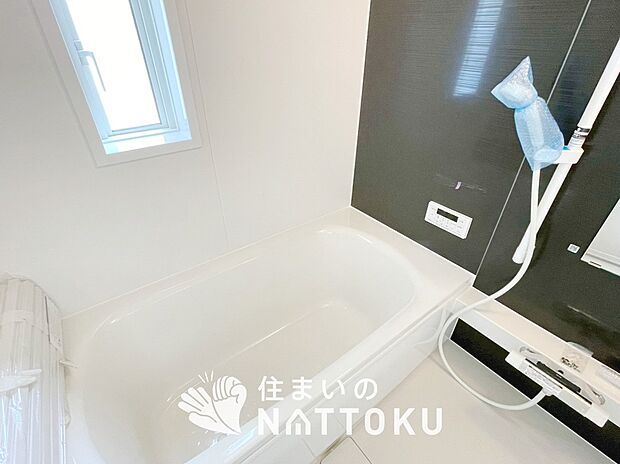 【現地写真(浴室)】浴室暖房乾燥機付き。1坪タイプで広々です。