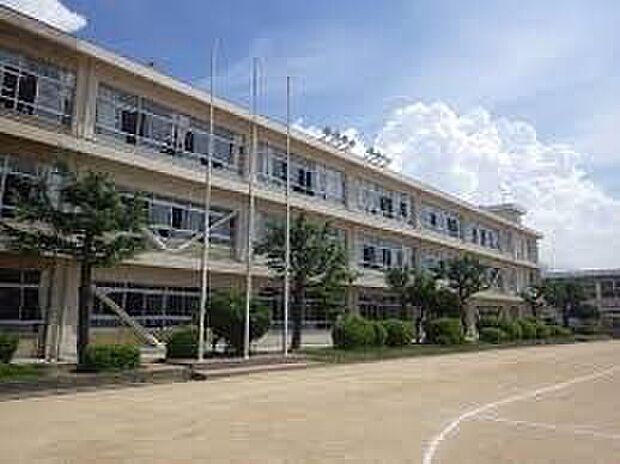 姫路市立山陽中学校(約1,800m)