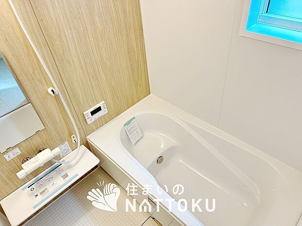 【現地写真(浴室)】浴室暖房乾燥機付き。1坪タイプで広々です。